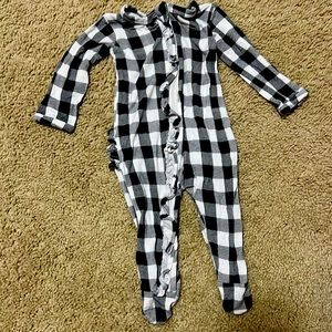 Spearmint love 0-3 month checkered onesie